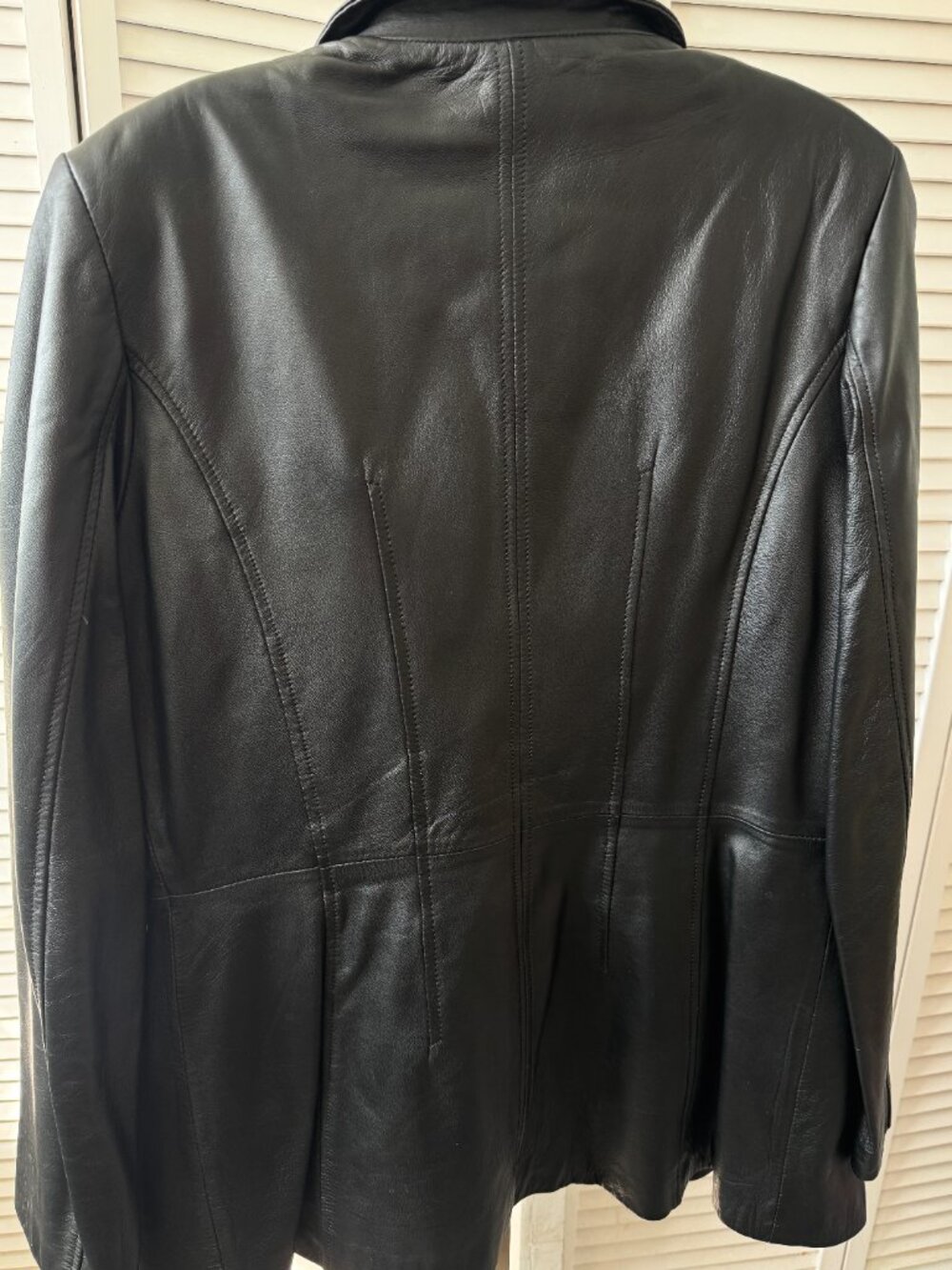 Danier black leather jacket - Picture 3 of 7